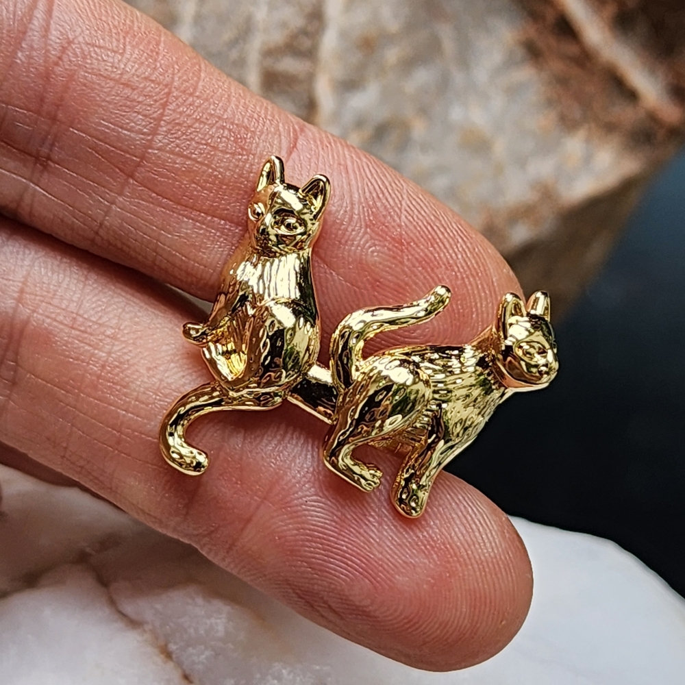 Neiman Jewelry 18K Gold Plated Cat Love Ring Animal Hypoallergenic Ring